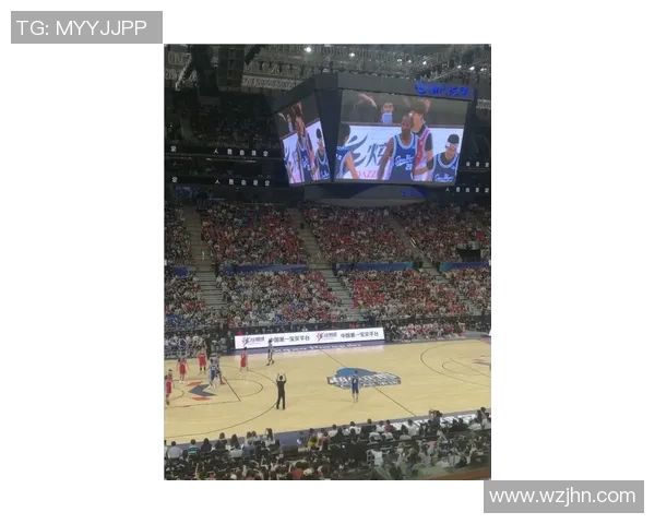 王俊凯亮相NBA聚星名人赛 粉丝冒雨热情支持摇旗呐喊点燃全场